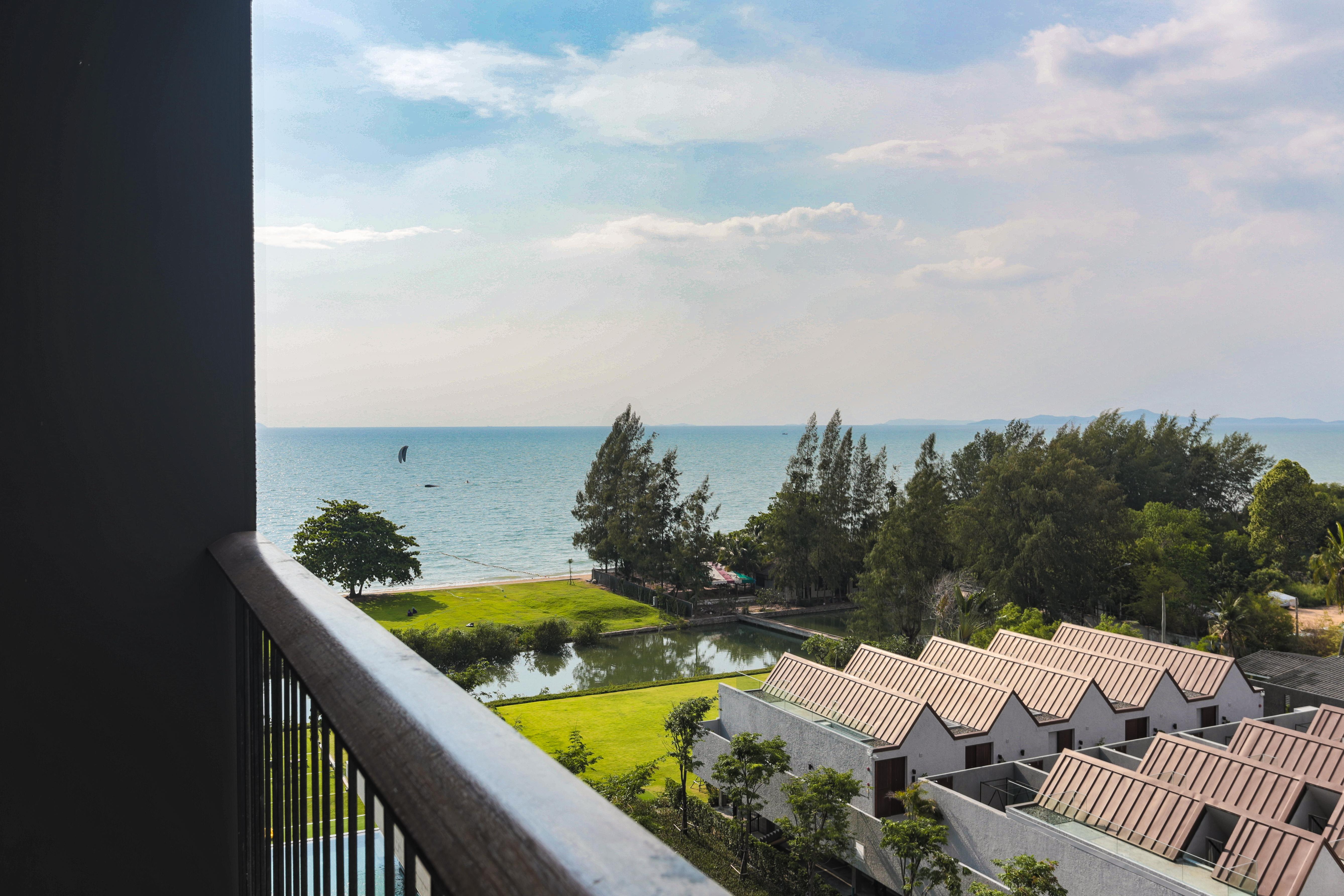 Ana Anan Resort & Villas Pattaya Na Chom Thian Exterior photo View of the Gulf of Thailand from the hotel