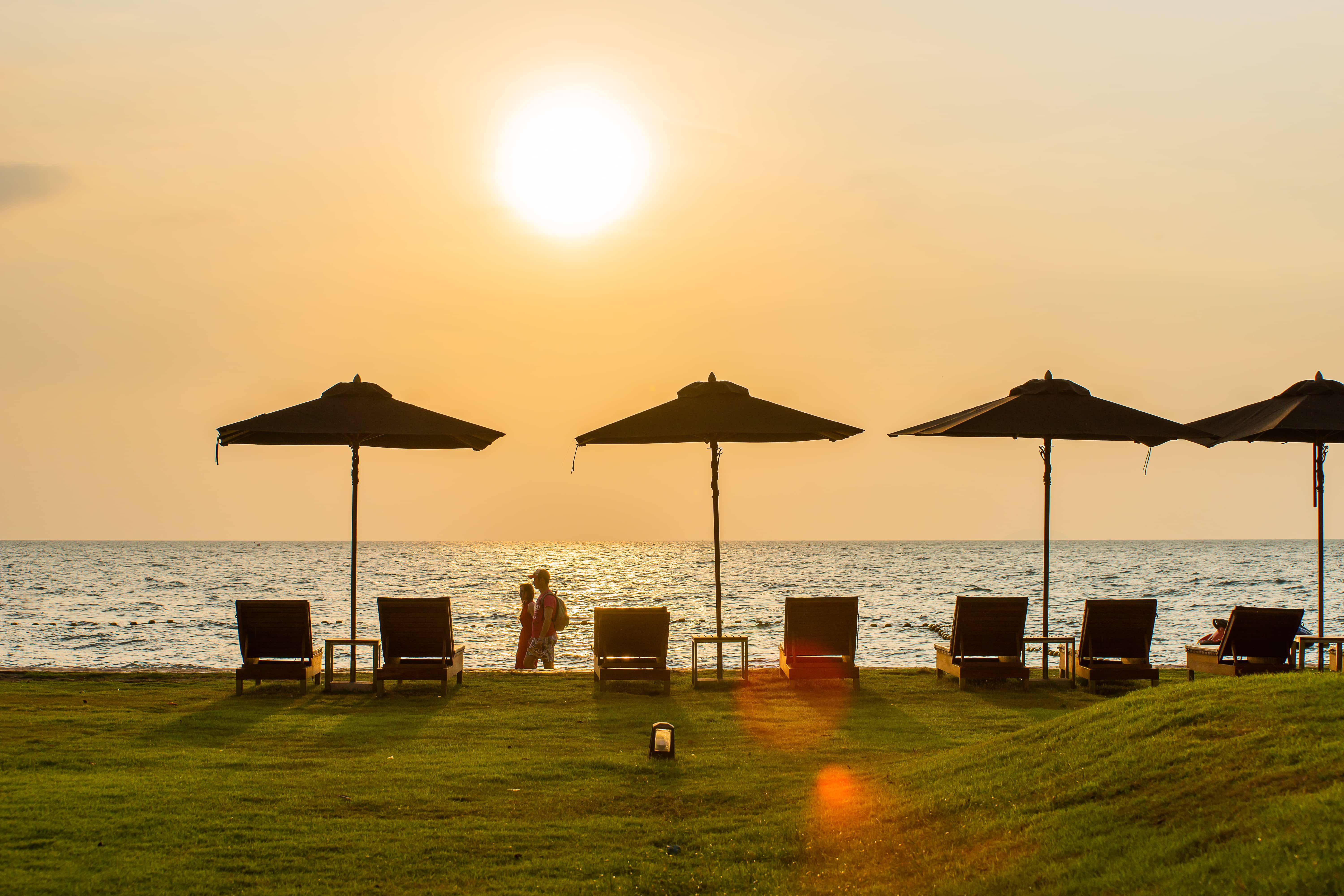 Ana Anan Resort & Villas Pattaya Na Chom Thian Exterior photo Sunset at the beach