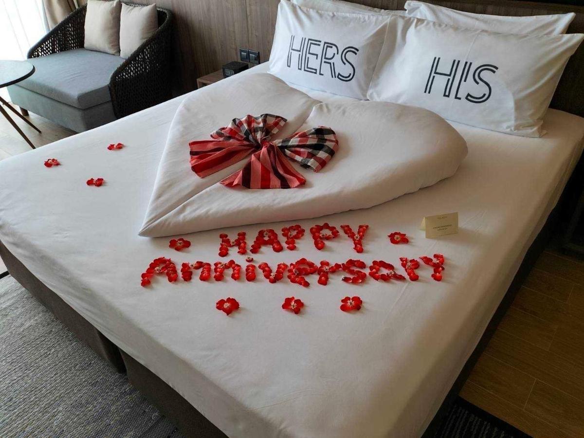 Ana Anan Resort & Villas Pattaya Na Chom Thian Exterior photo A bed decorated for a wedding anniversary