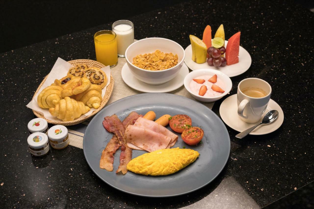 Ana Anan Resort & Villas Pattaya Na Chom Thian Exterior photo A typical American breakfast