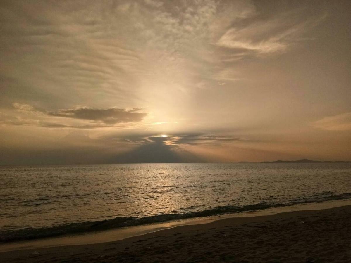 Ana Anan Resort & Villas Pattaya Na Chom Thian Exterior photo Sunset at the beach